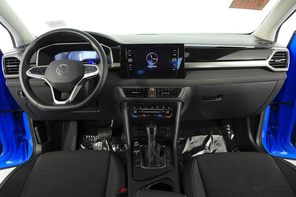 Used 2025 Volkswagen Taos SE FWD image 25