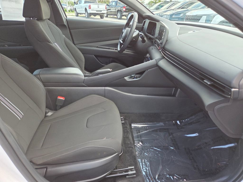 Used 2025 Hyundai Elantra Sport FWD image 10