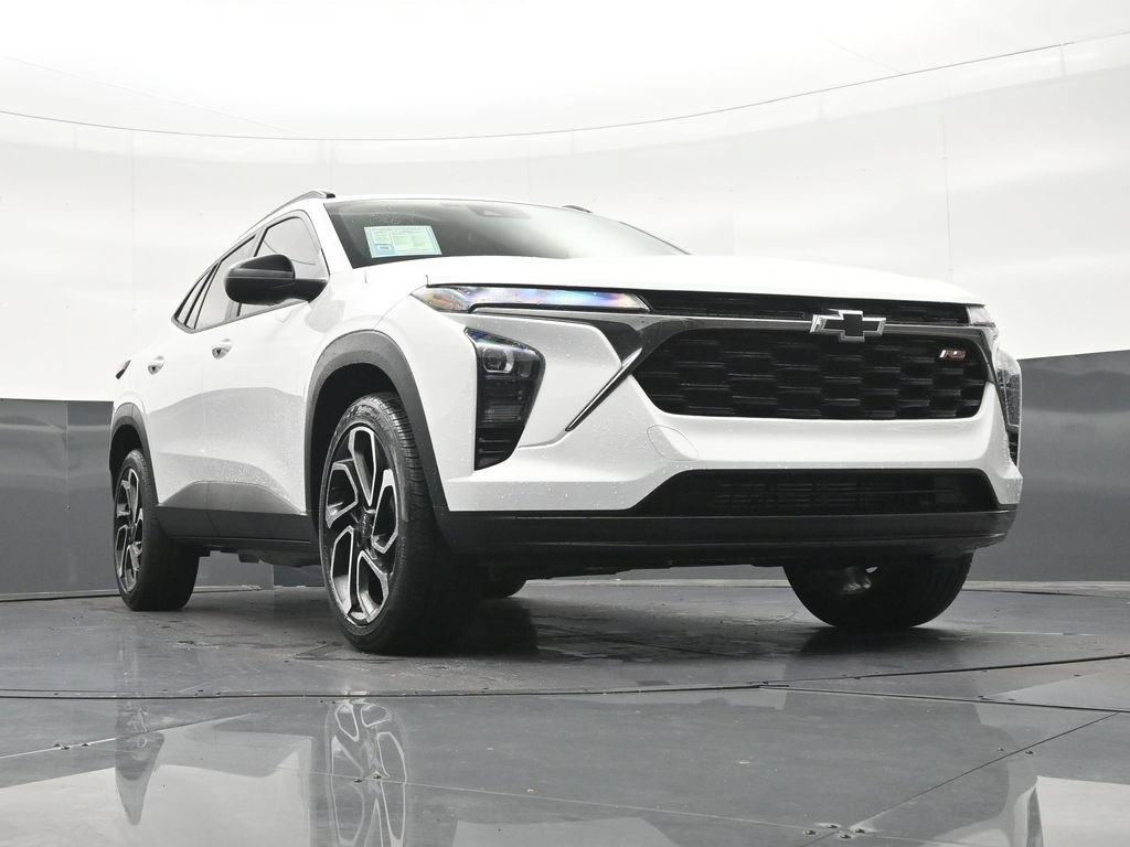 Used 2025 Chevrolet Trax RS FWD image 29