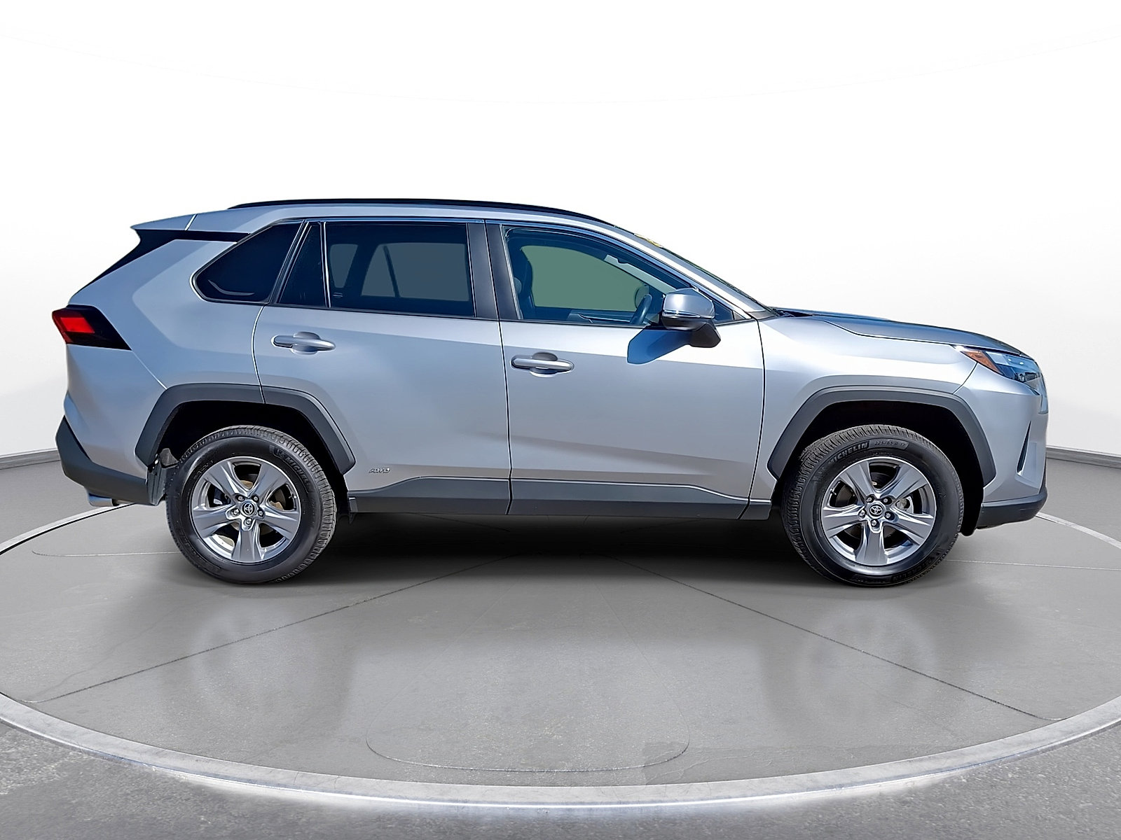 Used 2023 Toyota RAV4 XLE AWD/4WD image 9