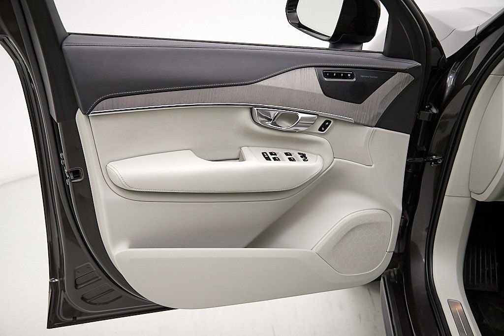 Certified 2023 Volvo XC90 T8 Ultimate image 10