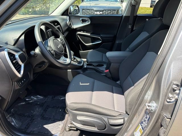 Certified 2025 Kia Soul LX w/ LX Technology Package FWD image 8