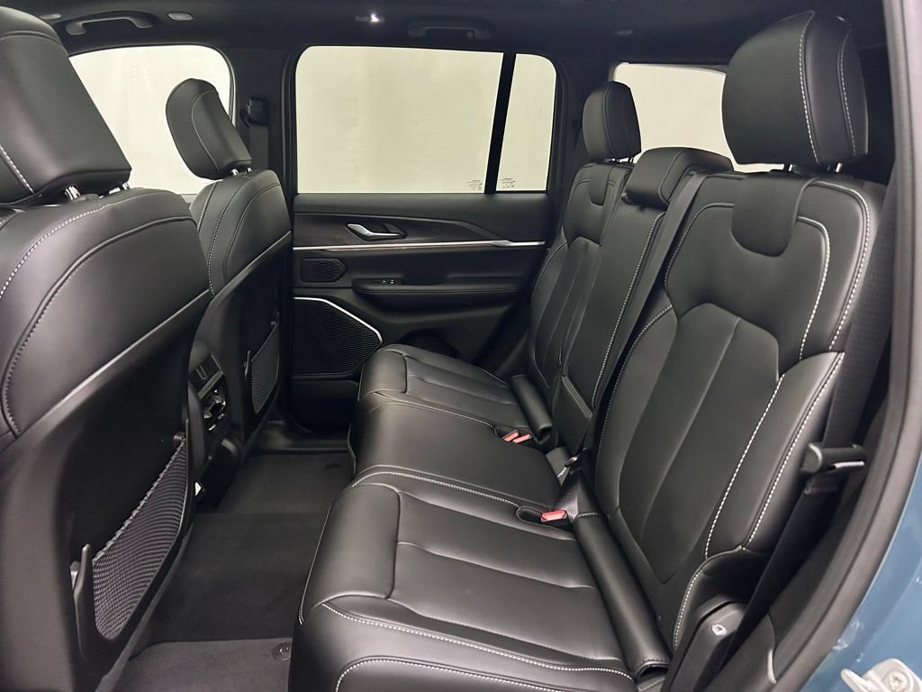 New 2026 Jeep Grand Cherokee Limited w/ Limited Altitude Package AWD/4WD image 14