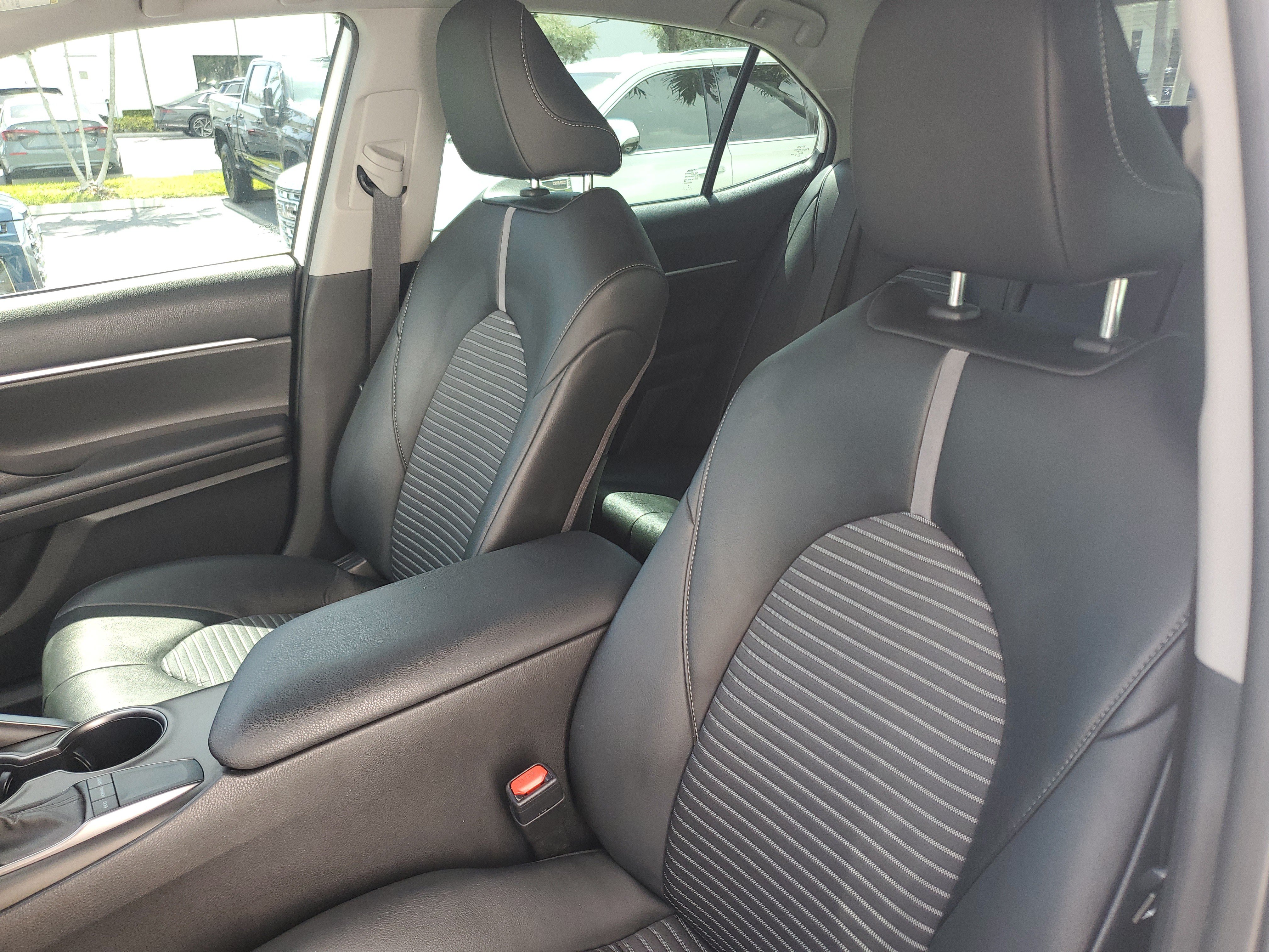 Used 2023 Toyota Camry SE FWD image 18