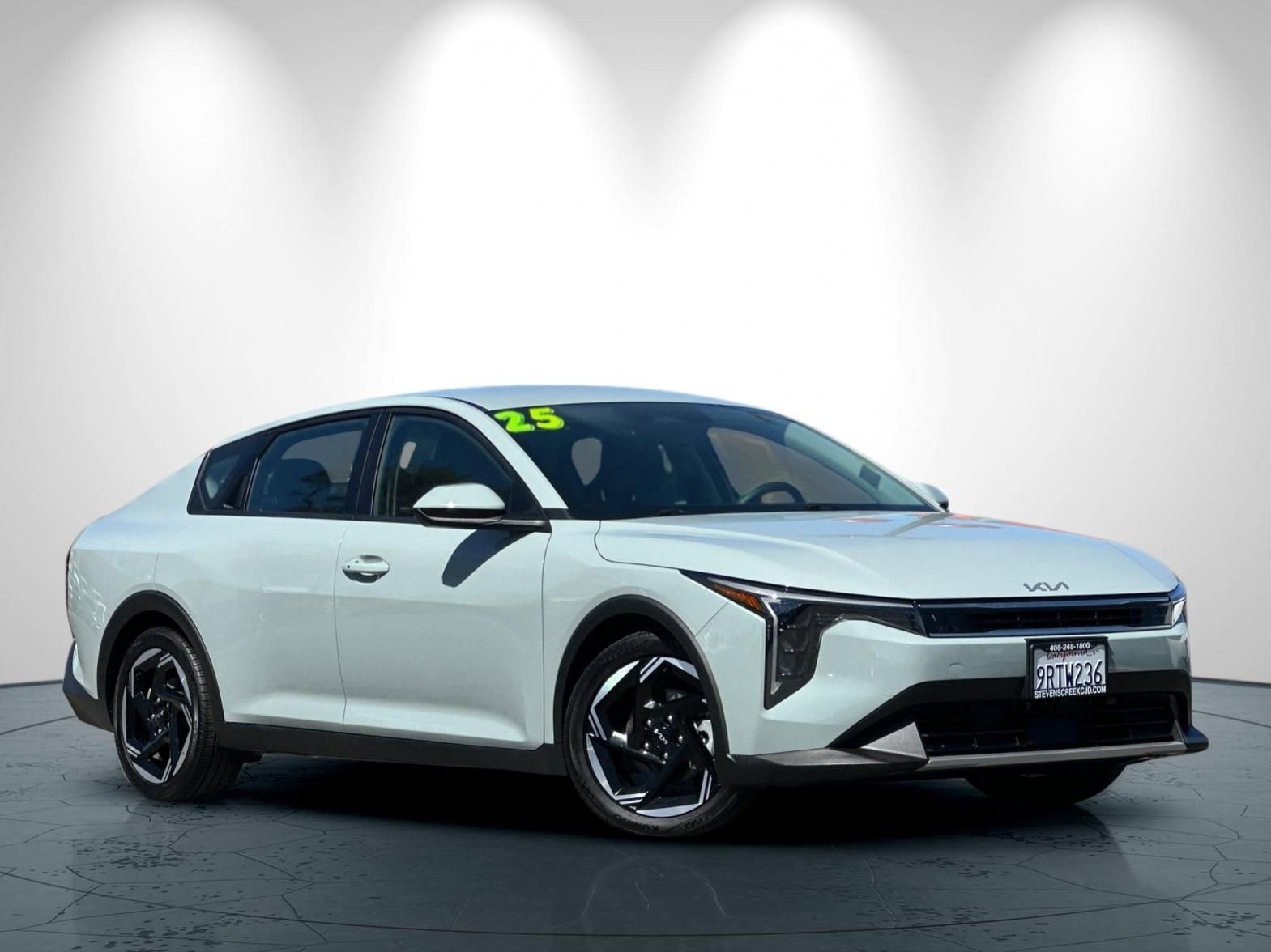 Used 2025 Kia K4 EX FWD image 2