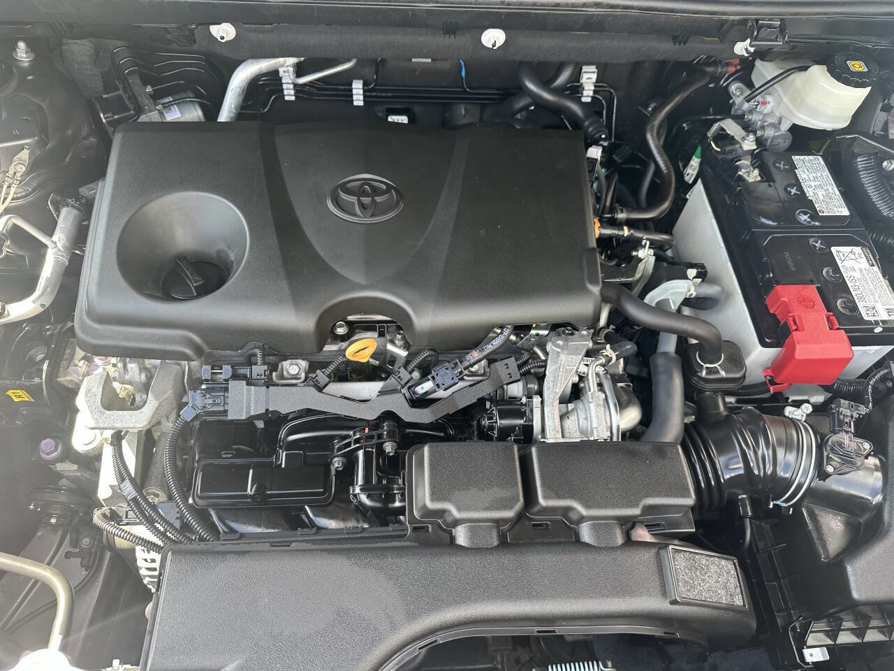 Used 2021 Toyota RAV4 XLE w/ Convenience Package image 24