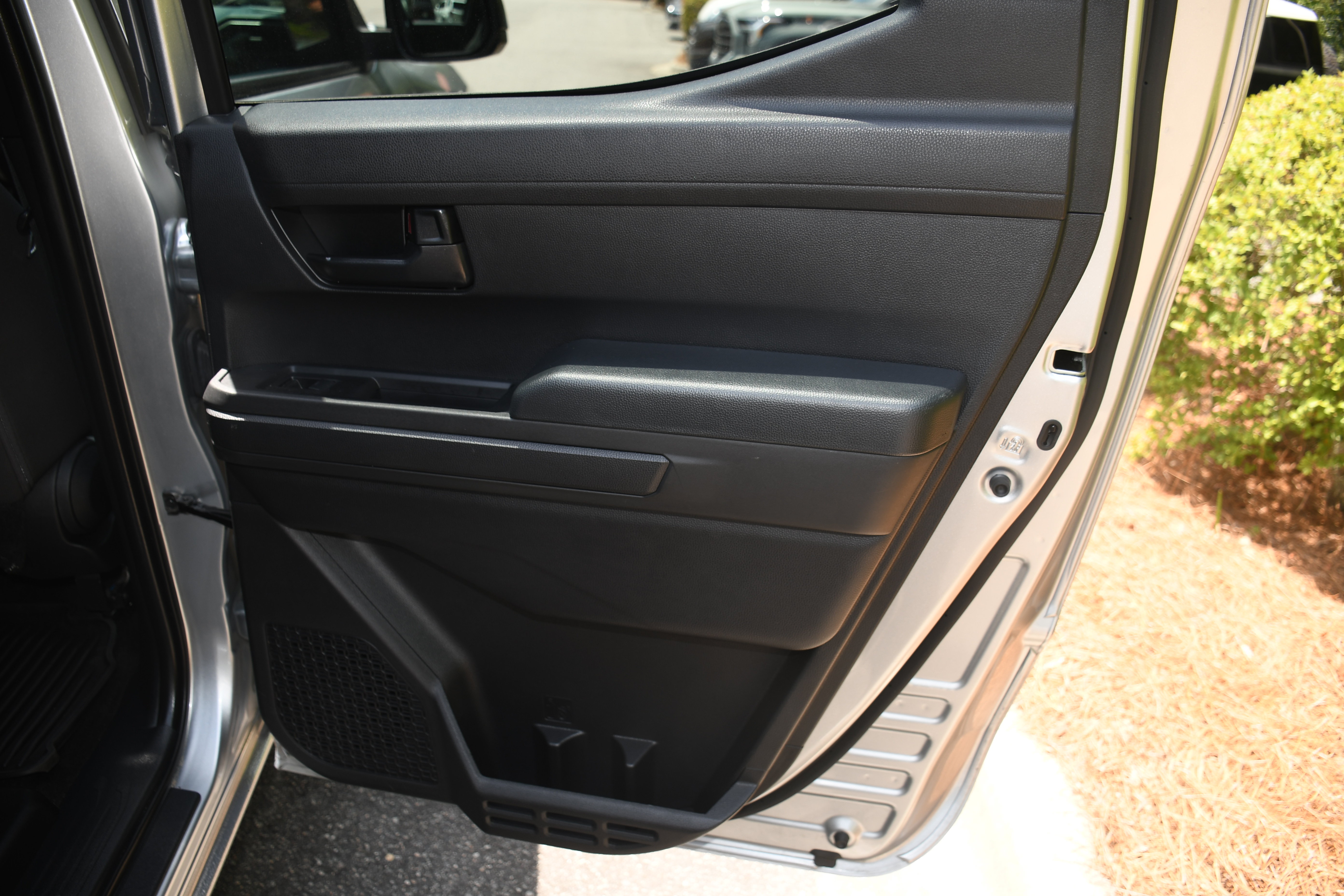 Used 2025 Toyota Tacoma SR AWD/4WD image 18