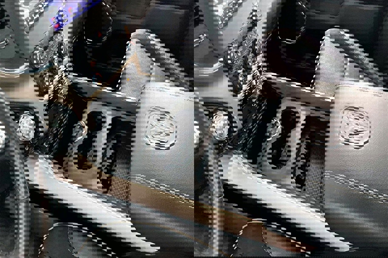 Used 2019 RAM 1500 Laramie w/ Sport Appearance Package image 17