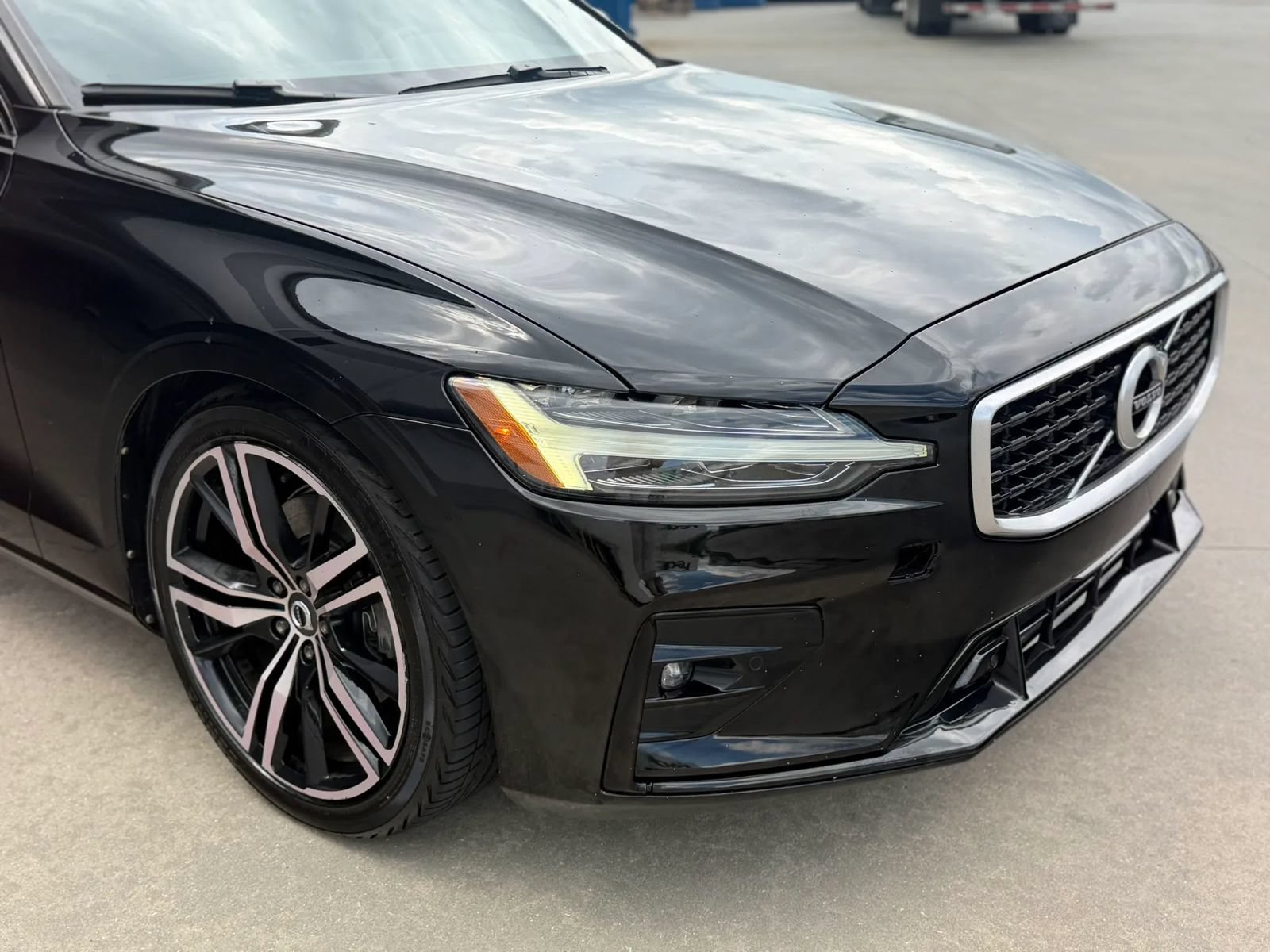 Used 2019 Volvo S60 T5 R-Design FWD image 5