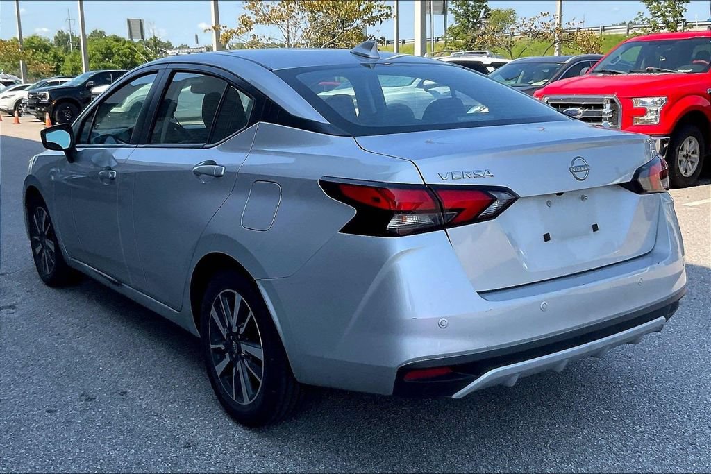 Used 2025 Nissan Versa SV FWD image 4