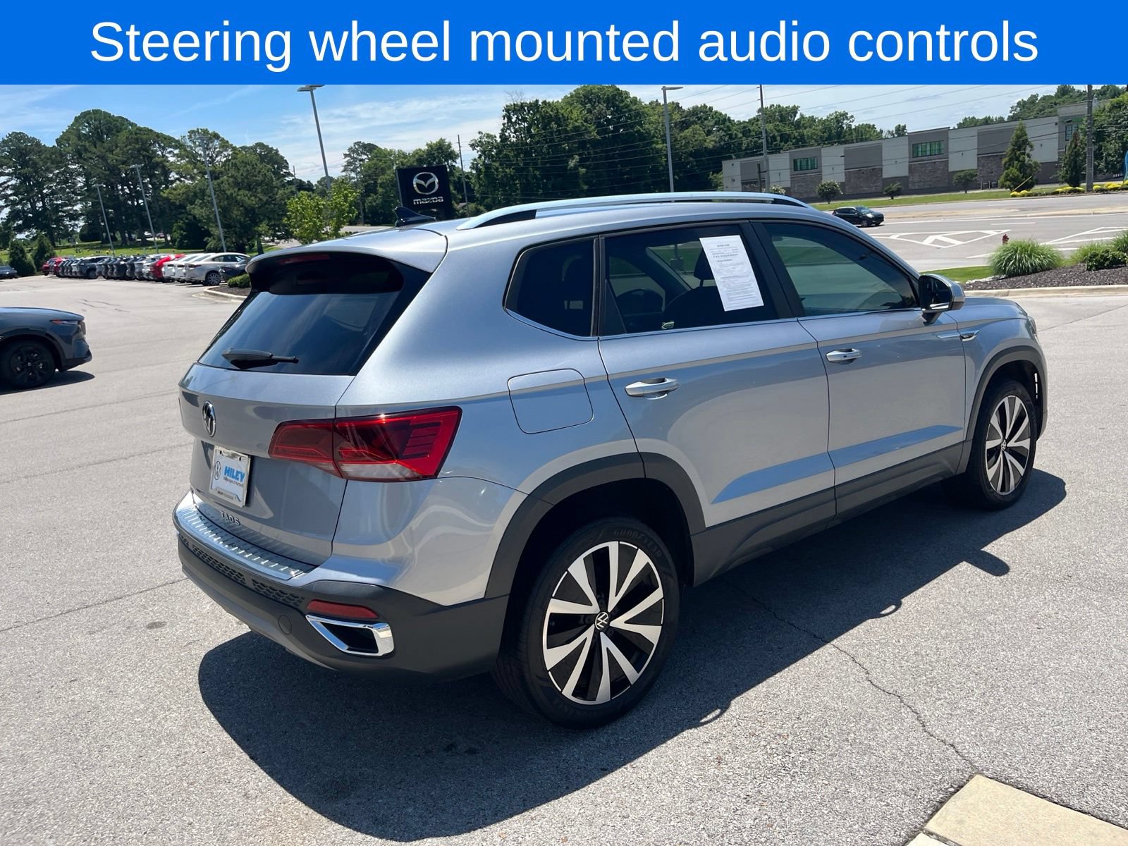 Used 2022 Volkswagen Taos SE w/ Driver Assistance Package FWD image 5