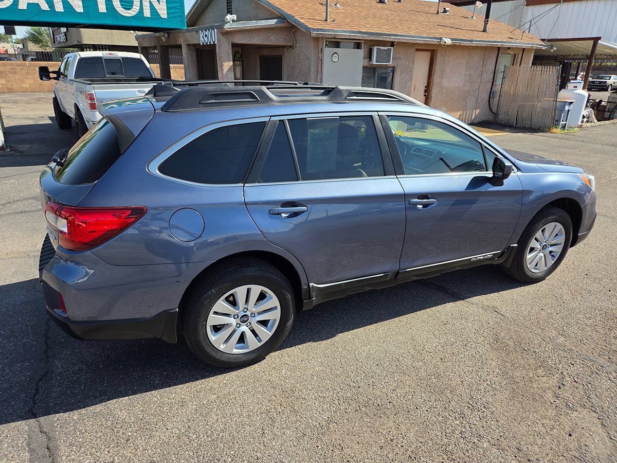 Used 2017 Subaru Outback 2.5i Premium w/ Popular Package #2 AWD/4WD image 4