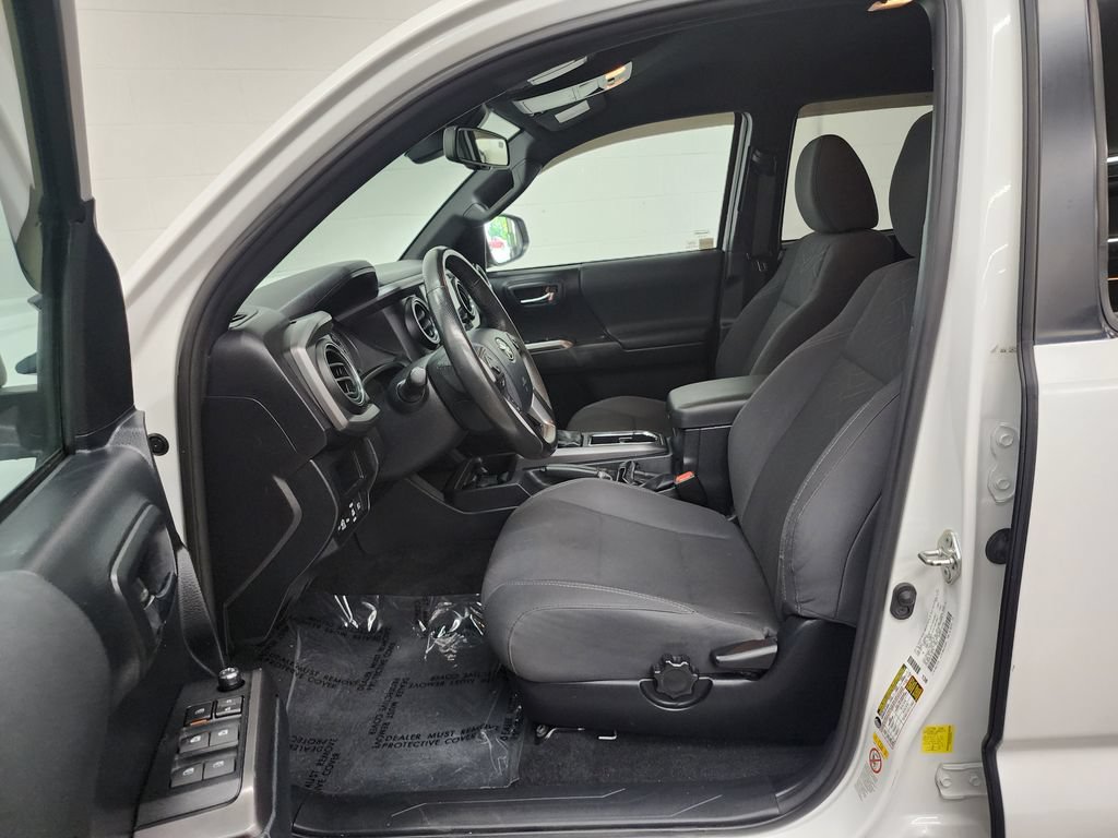 Used 2018 Toyota Tacoma TRD Sport w/ Exterior Package AWD/4WD image 12