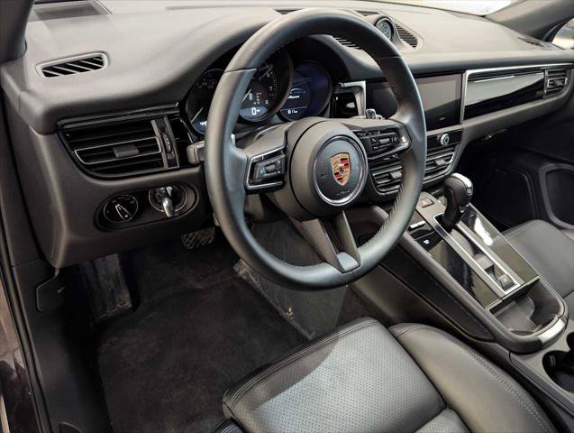 Used 2025 Porsche Macan AWD/4WD image 4