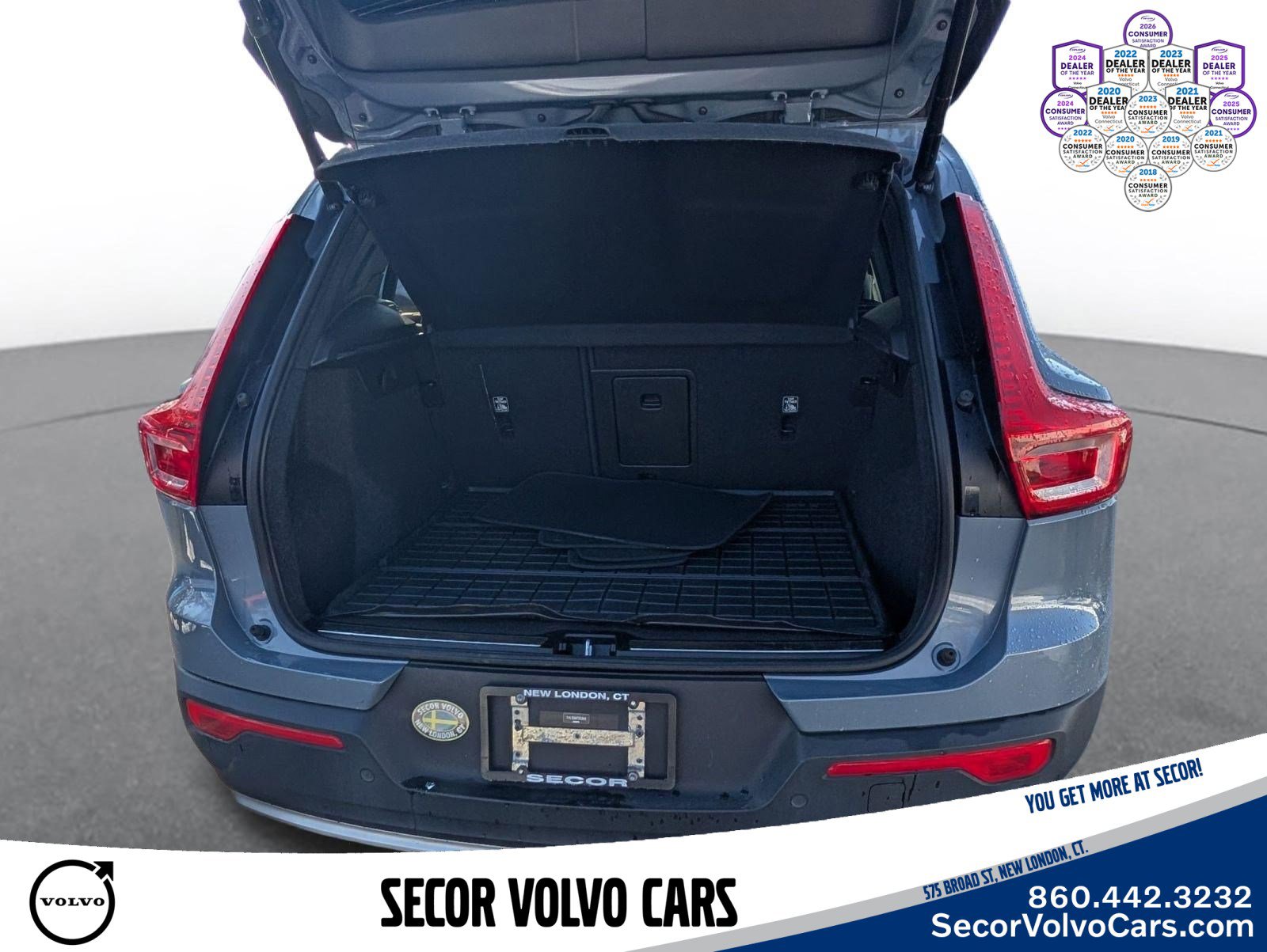 Used 2023 Volvo XC40 B5 Plus w/ Driver Assist Package AWD/4WD image 28