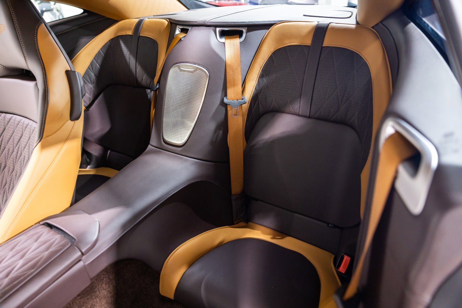 Used 2024 Aston Martin DB12 Coupe image 34