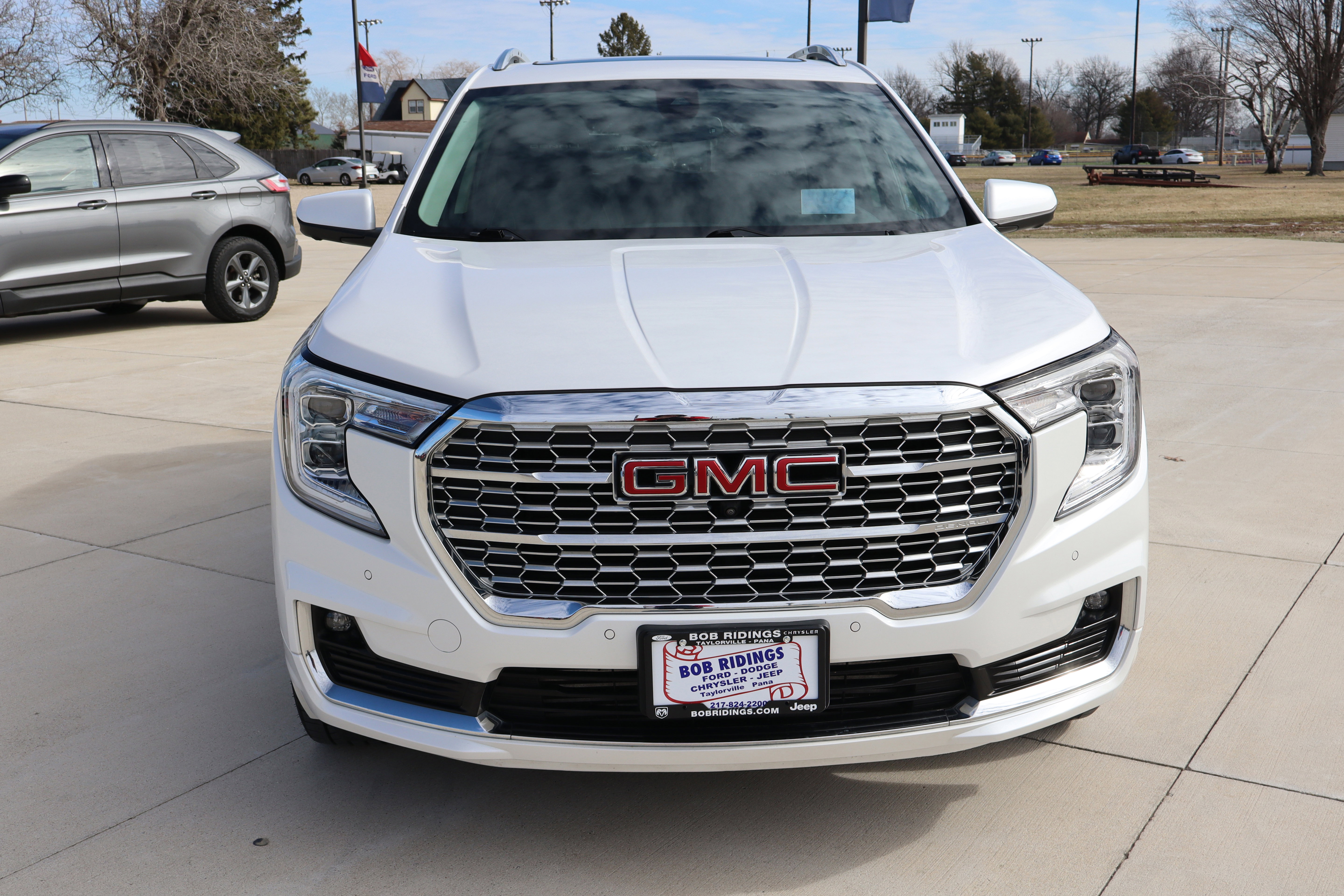 Used 2023 GMC Terrain Denali w/ Denali Premium Package image 3