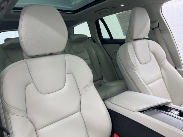 Used 2023 Volvo V60 B5 Cross Country Plus w/ Climate Package image 25