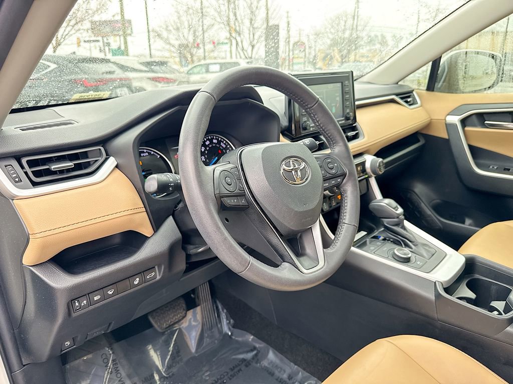 Used 2021 Toyota RAV4 XLE Premium image 20