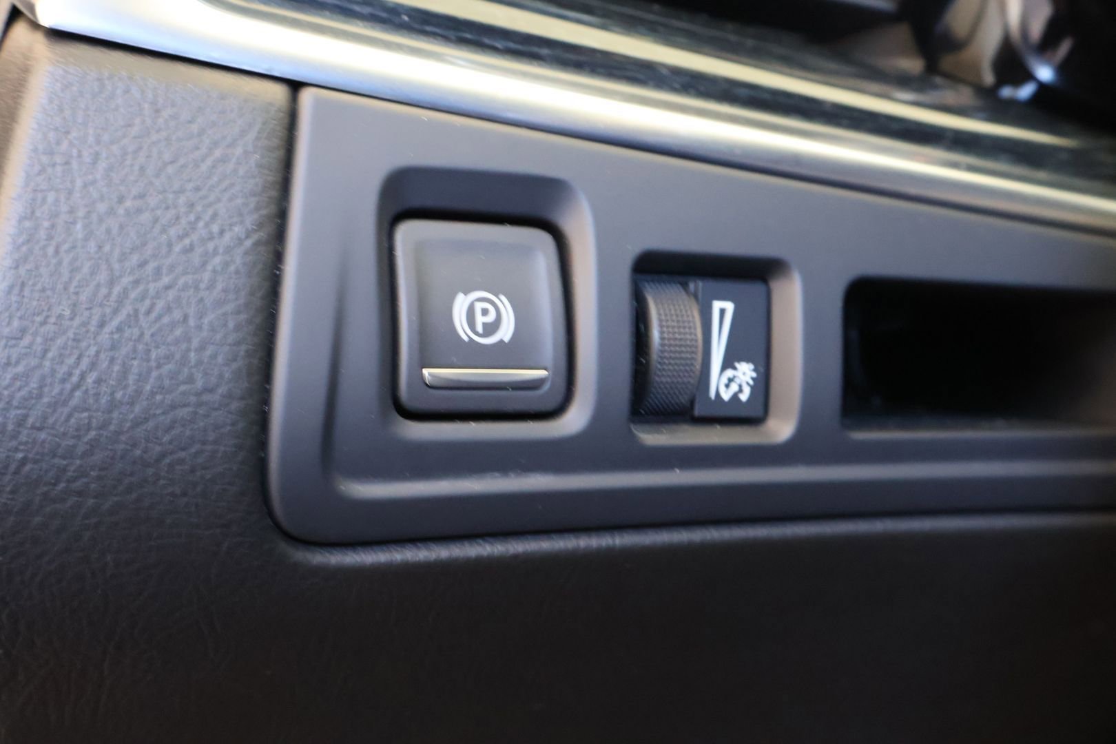 Certified 2025 Cadillac XT5 Premium Luxury image 20