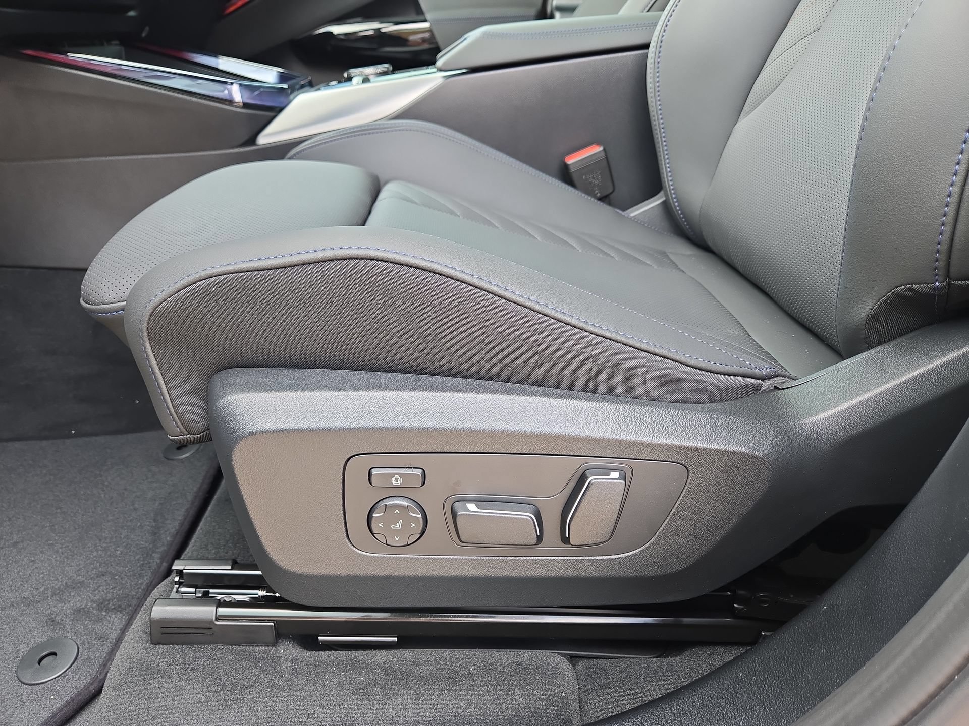 New 2026 BMW X3 M50 w/ Premium Package AWD/4WD image 17