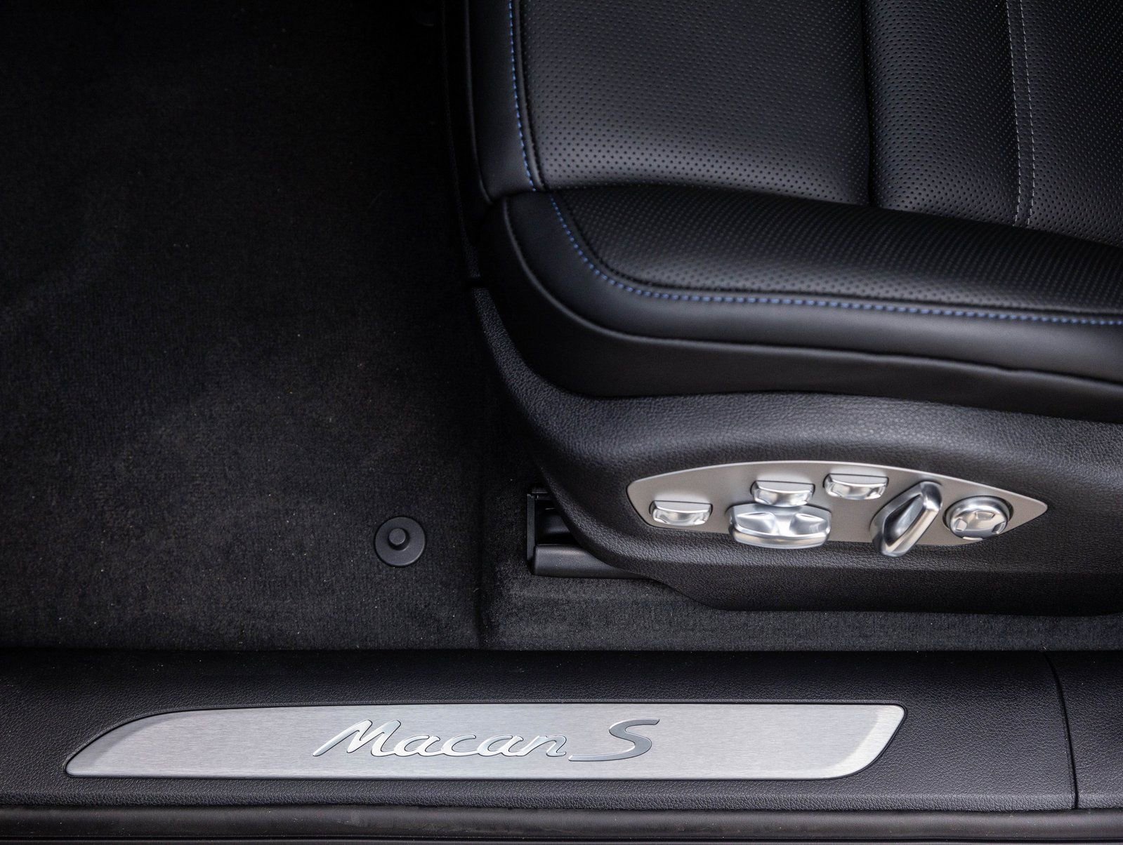 Certified 2026 Porsche Macan S image 21