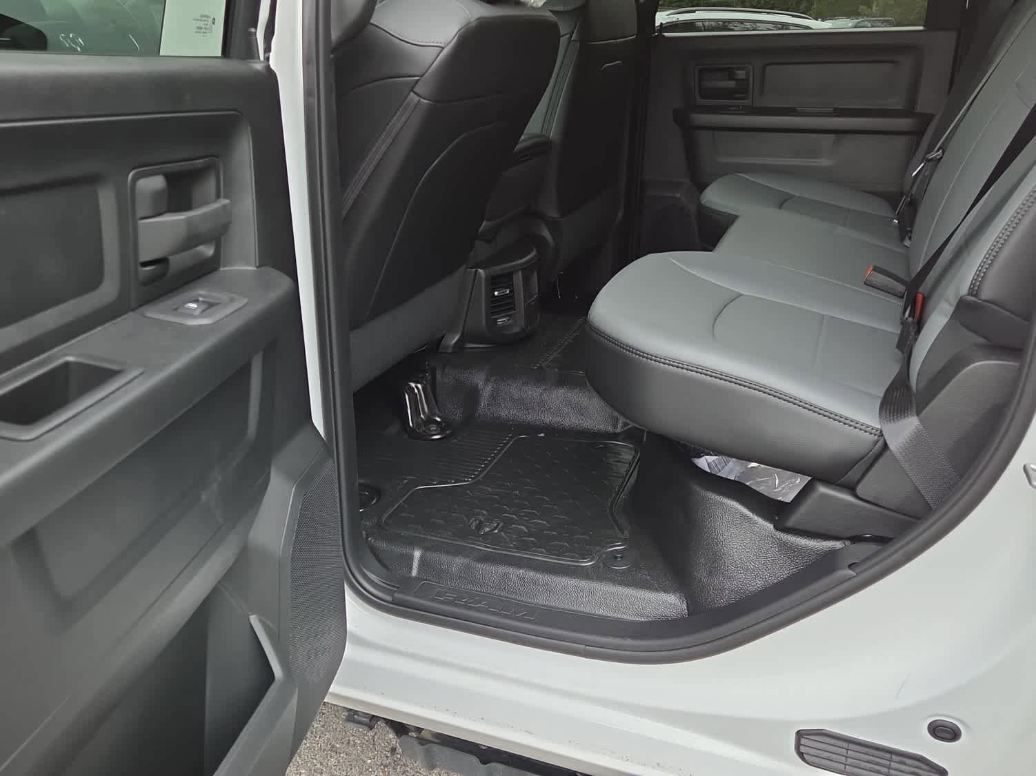 New 2025 RAM 5500 Tradesman AWD/4WD image 9