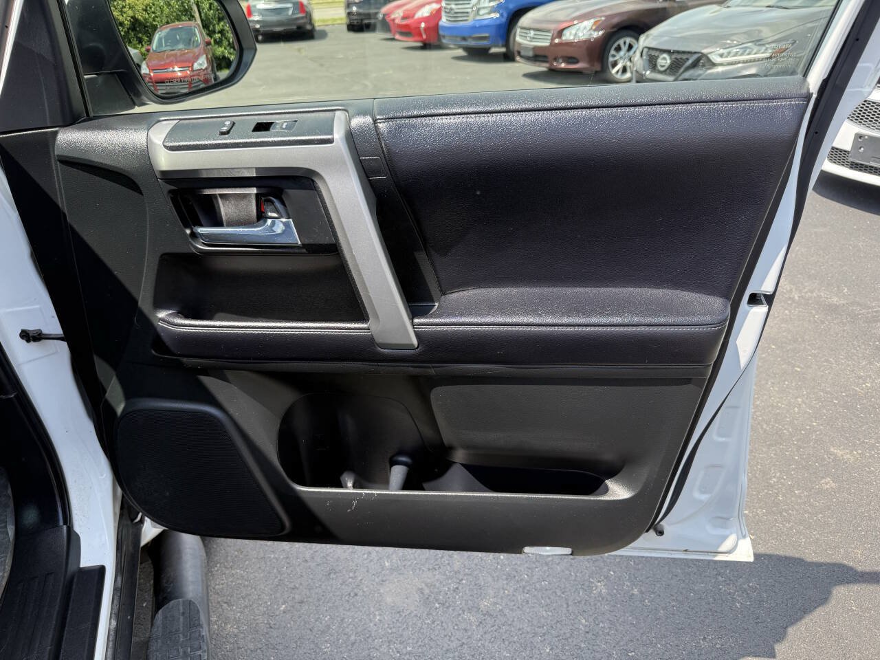 Used 2017 Toyota 4Runner SR5 AWD/4WD image 21