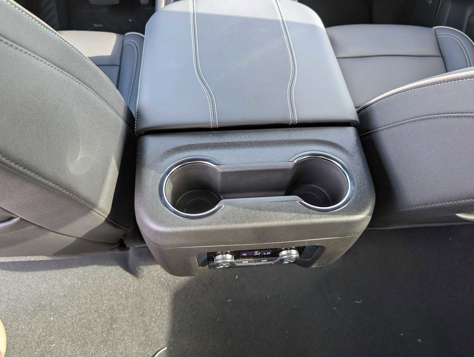 New 2026 GMC Yukon Elevation image 13