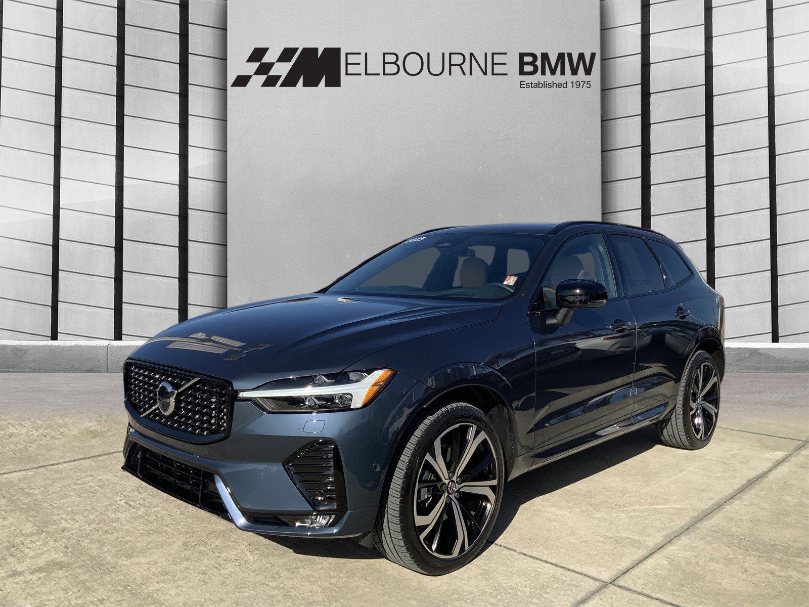 Used 2025 Volvo XC60 B5 Ultra w/ Protection Package Premier image 1