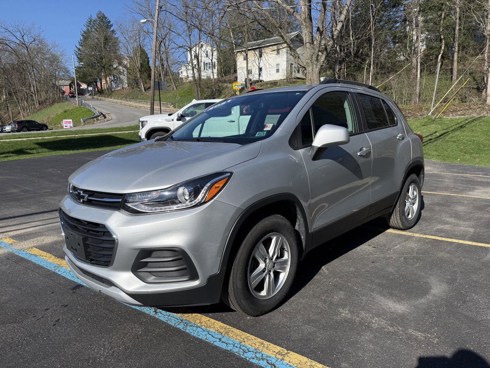 Used 2021 Chevrolet Trax LT w/ LT Convenience Package AWD/4WD image 4