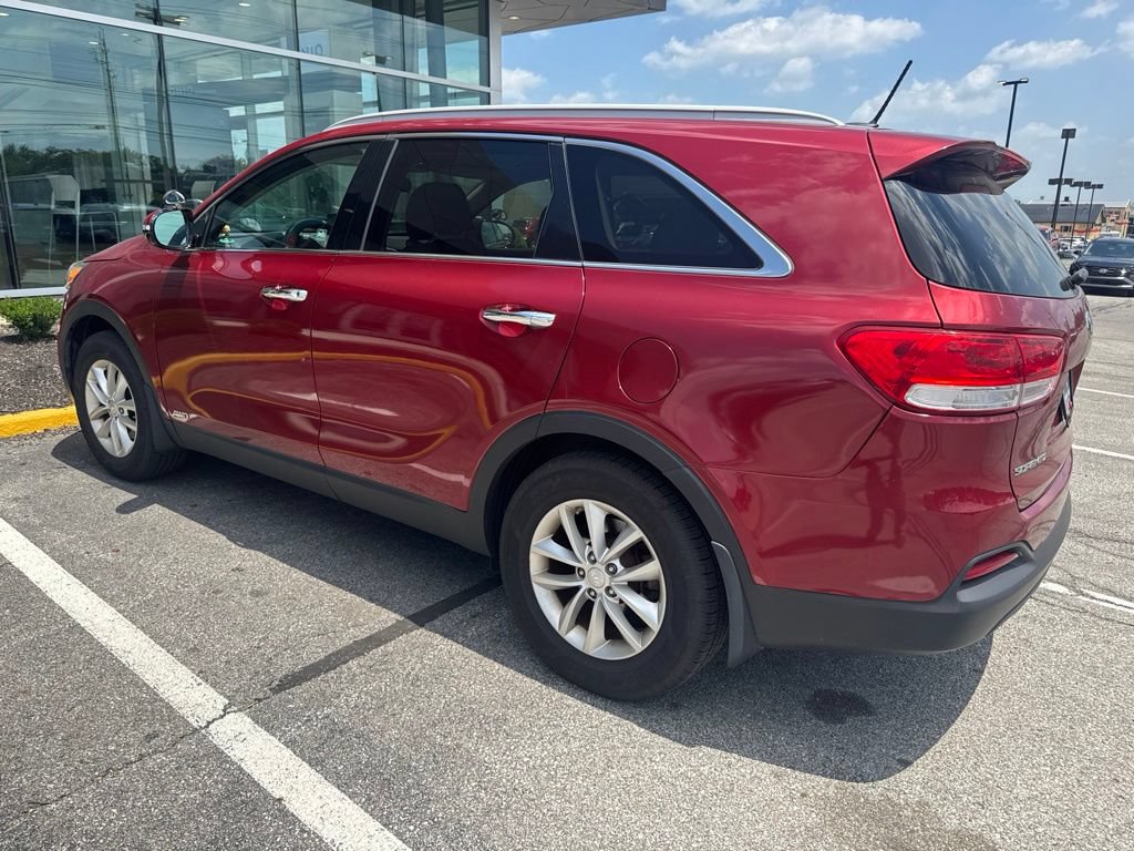 Used 2017 Kia Sorento AWD image 2