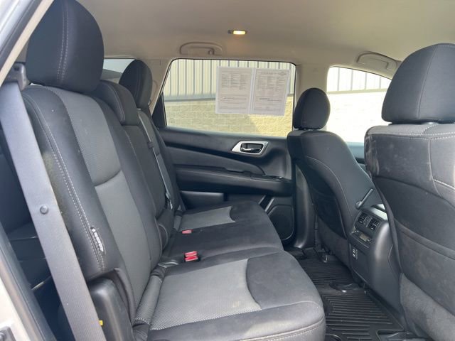 Used 2018 Nissan Pathfinder SV w/ SV Tech Package image 13