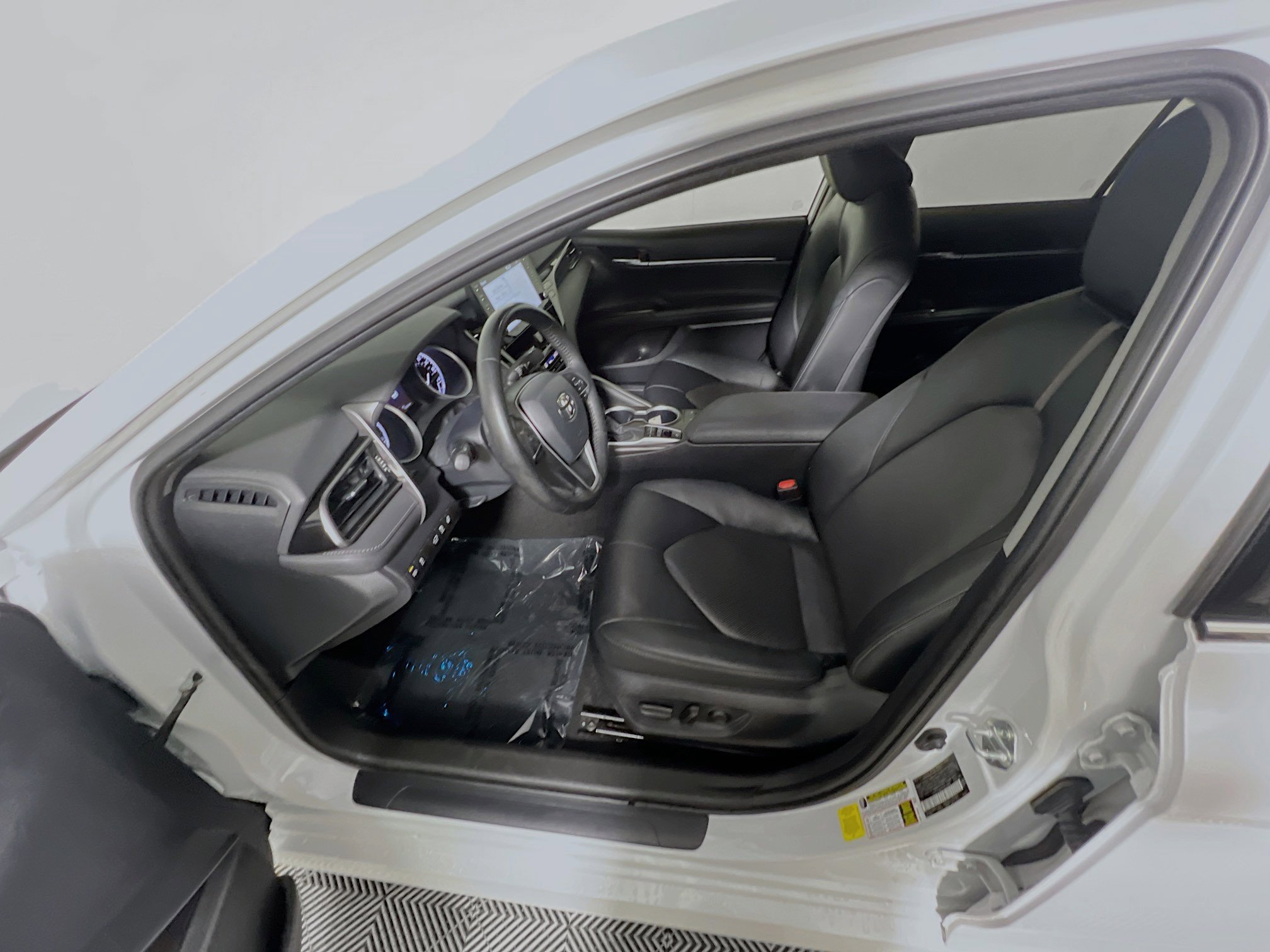 Used 2023 Toyota Camry XLE image 15