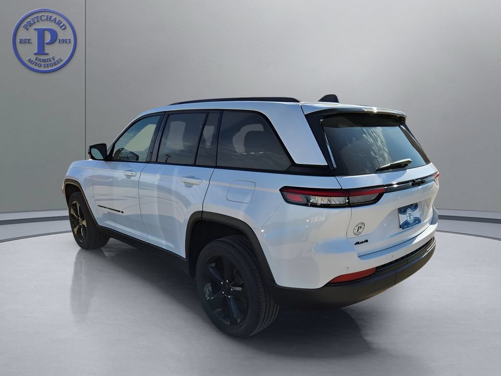 Used 2023 Jeep Grand Cherokee Altitude AWD/4WD image 5