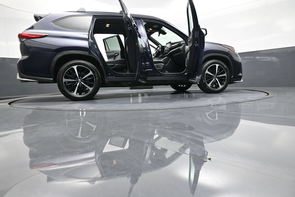 Used 2021 Toyota Highlander XSE AWD/4WD image 50