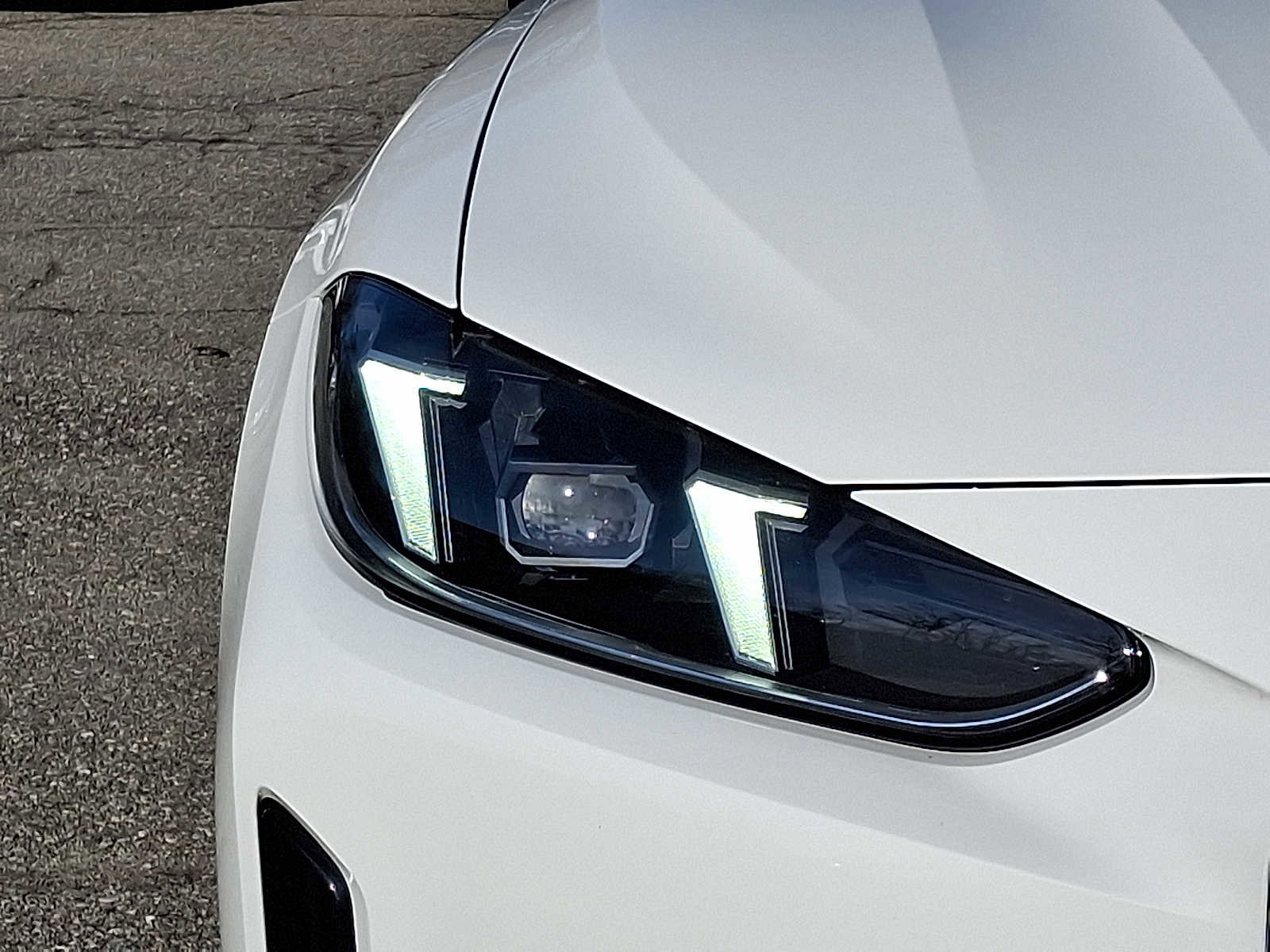 Used 2025 BMW i4 eDrive40 w/ Premium Package image 9