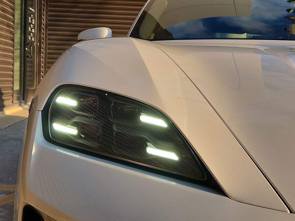 Used 2025 Porsche Taycan image 8