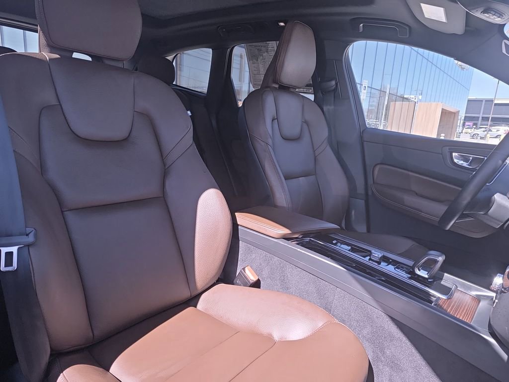 Used 2023 Volvo XC60 B5 Plus w/ Protection Package Premier image 12