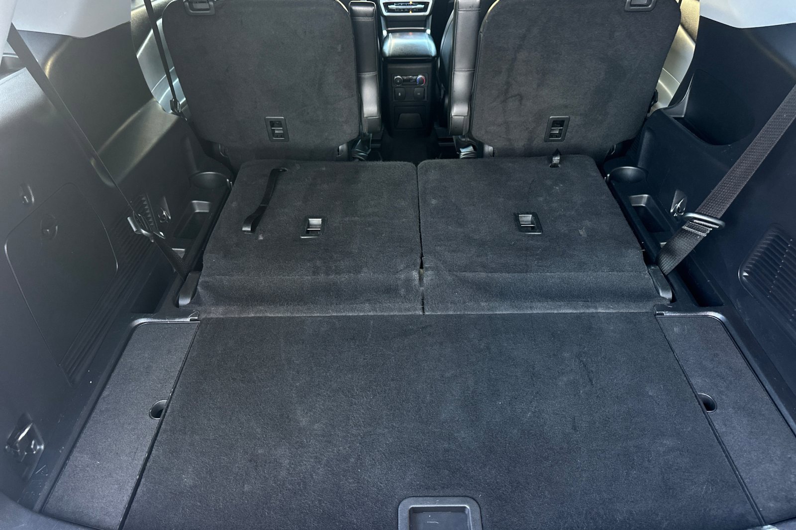 Certified 2022 Ford Explorer XLT w/ Equipment Group 202A image 15