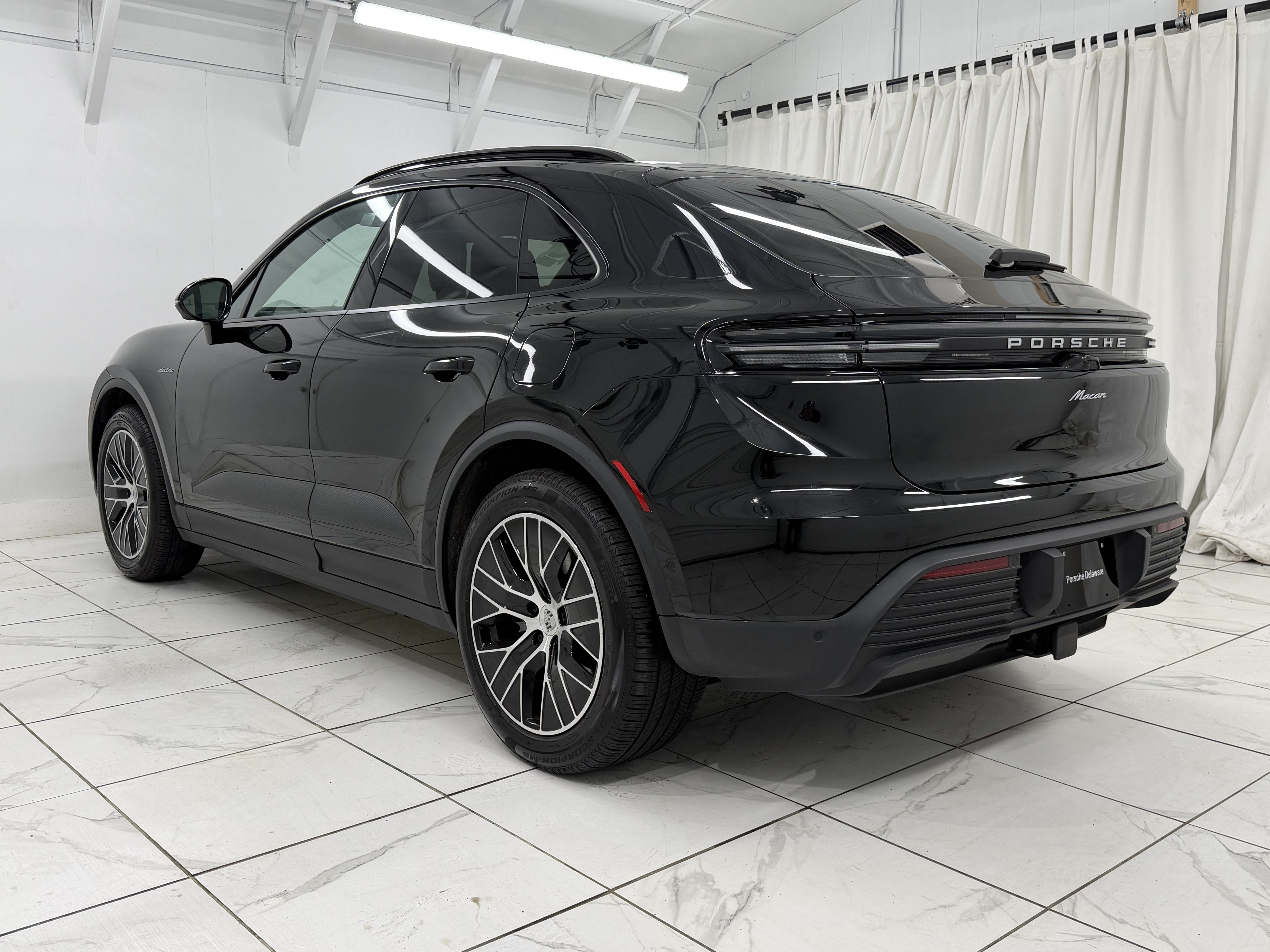 Certified 2025 Porsche Macan Electric RWD image 14