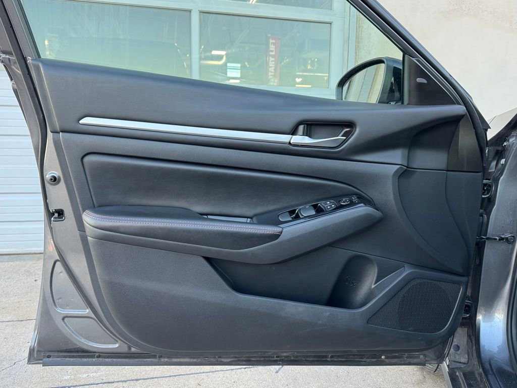 Used 2024 Nissan Altima 2.5 SR image 17