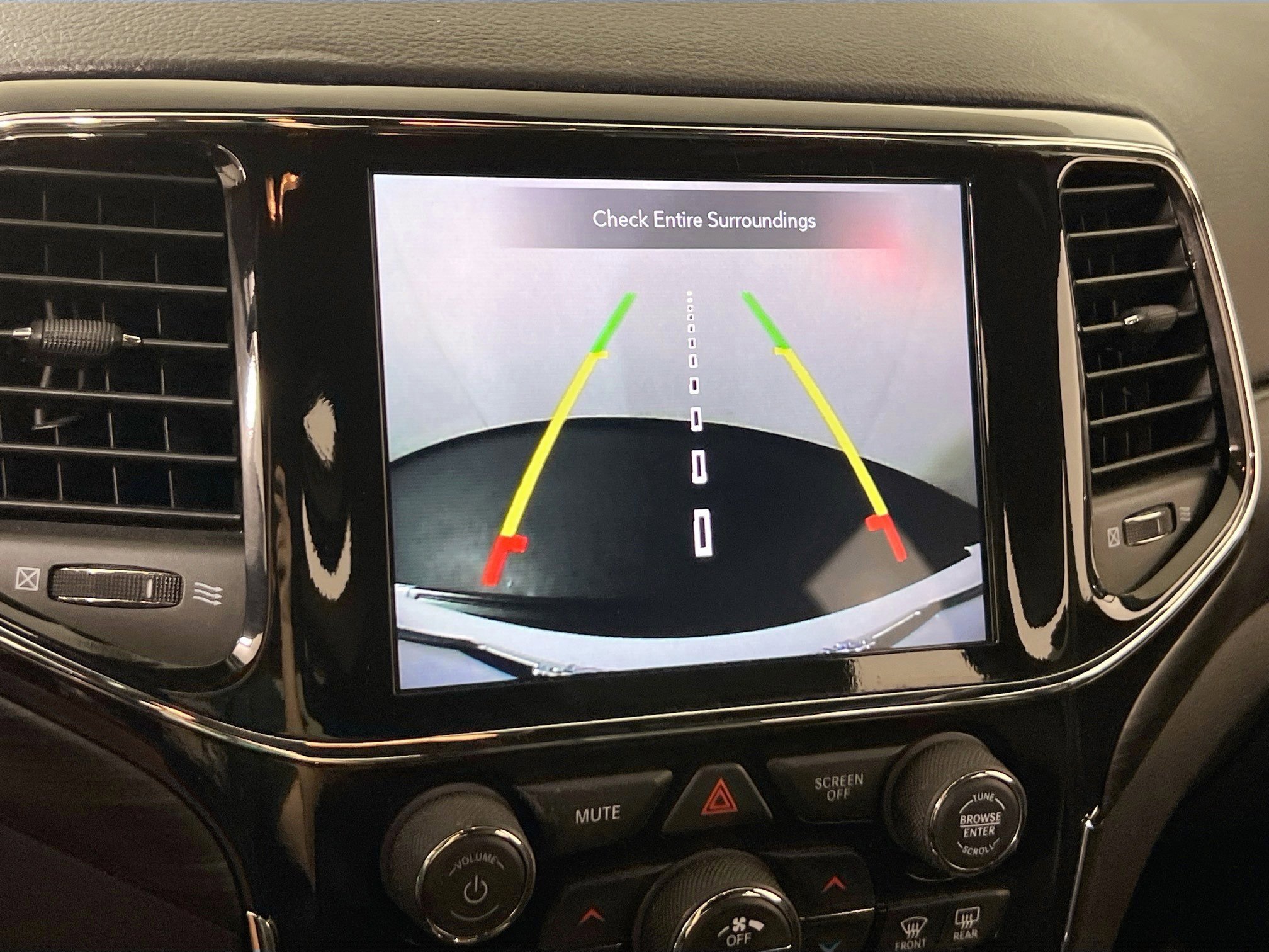 Used 2022 Jeep Grand Cherokee Laredo X image 14