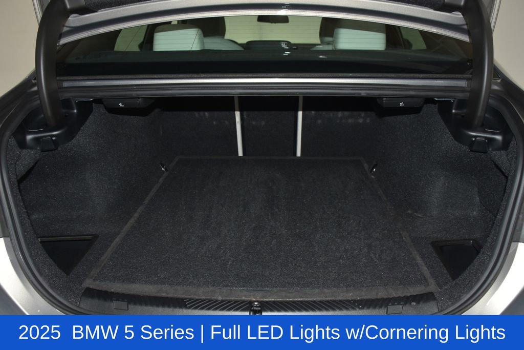 Used 2025 BMW 530i xDrive w/ Premium Package image 30