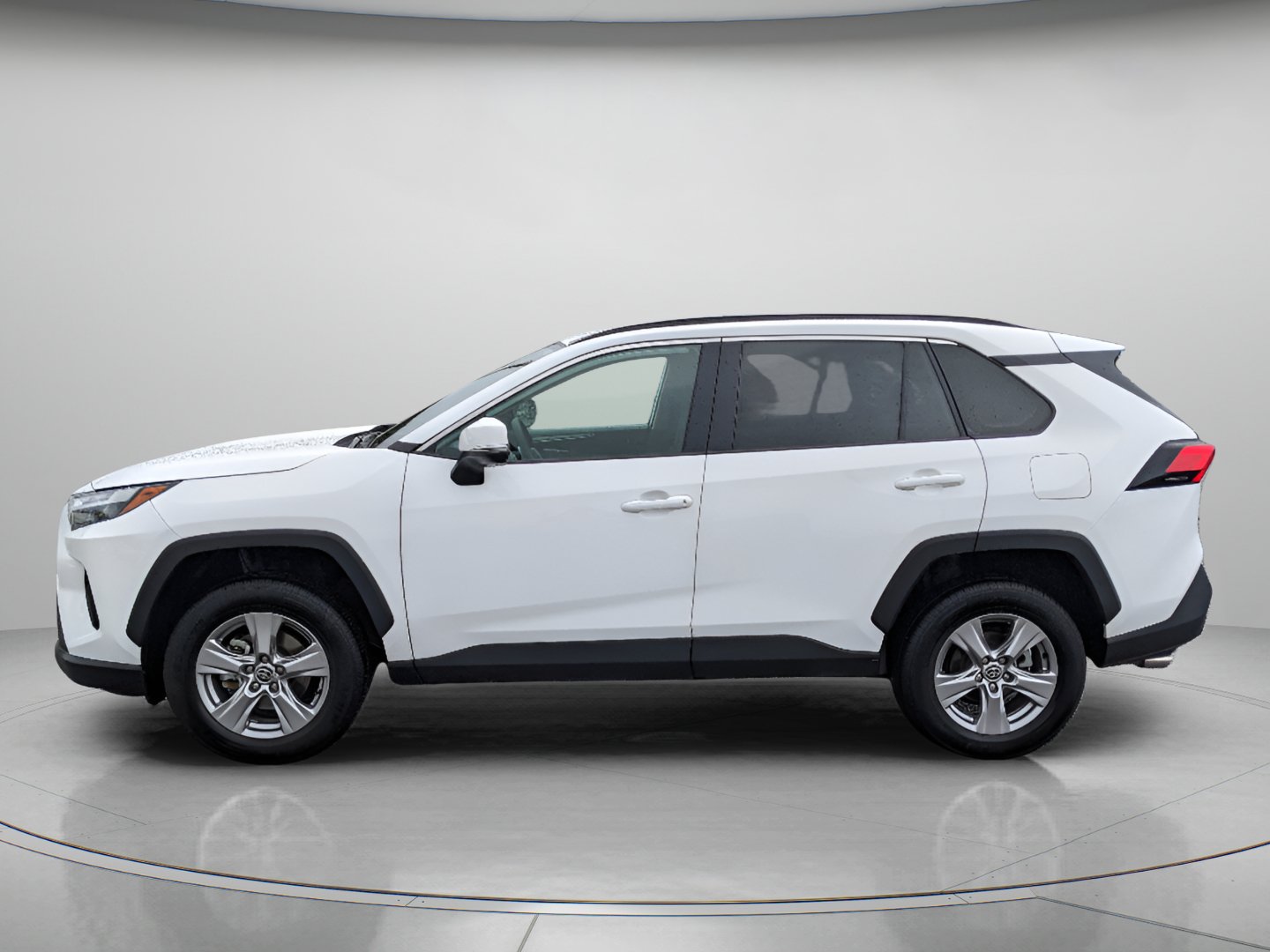 Used 2025 Toyota RAV4 XLE FWD image 5