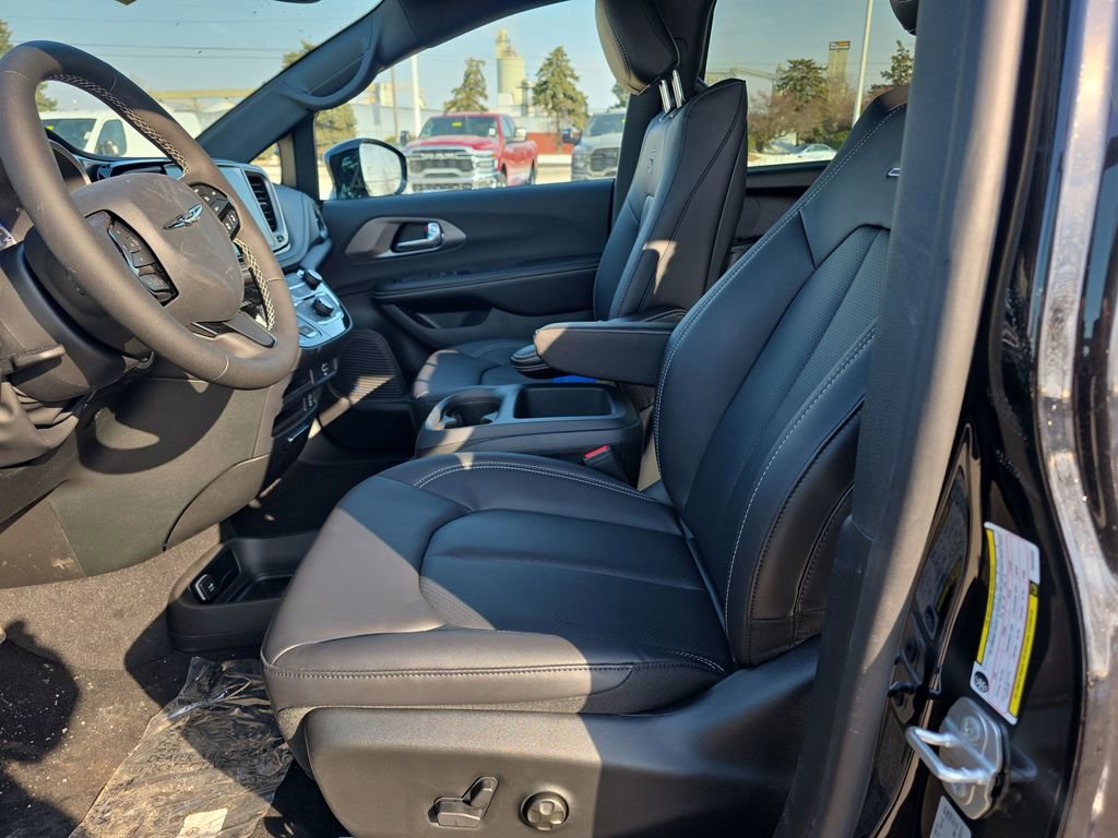 New 2026 Chrysler Pacifica Select AWD/4WD image 8