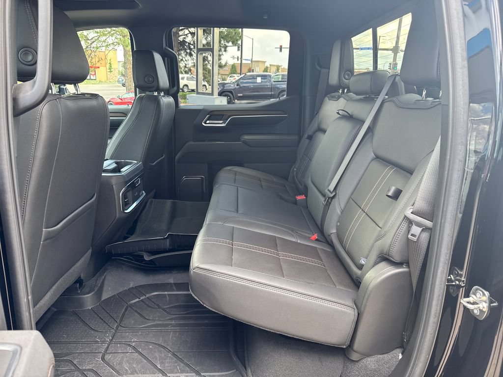 Used 2025 Chevrolet Silverado 1500 High Country w/ High Country Premium Package AWD/4WD image 24
