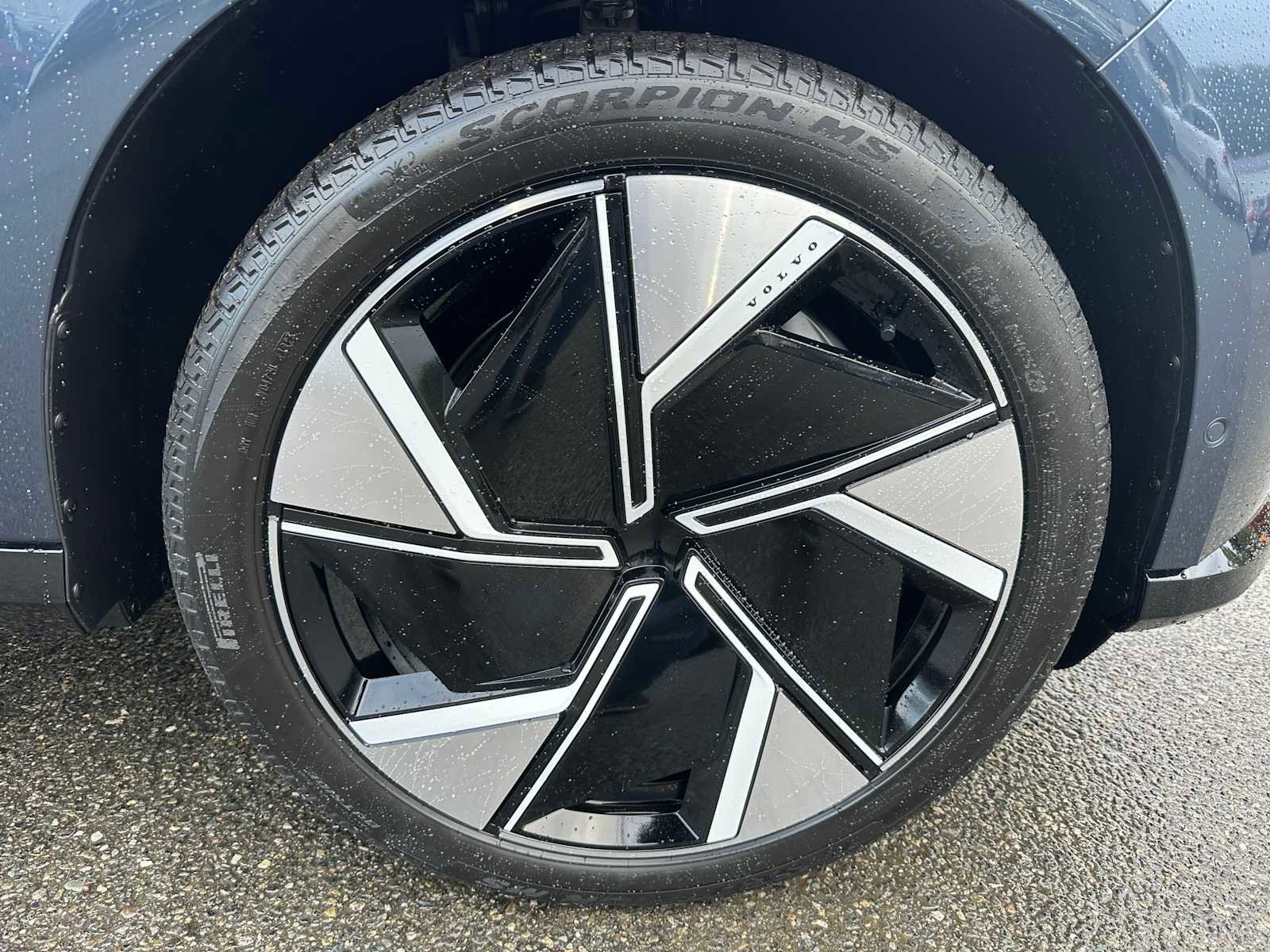 New 2025 Volvo EX90 Ultra w/ Protection Package Premier image 9