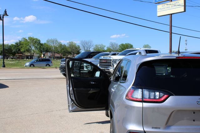 Used 2019 Jeep Cherokee Limited FWD image 9