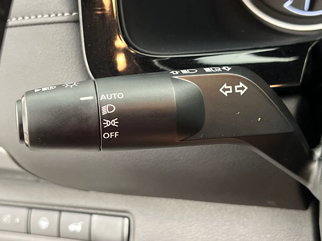 Used 2025 Nissan Pathfinder SL AWD/4WD image 53
